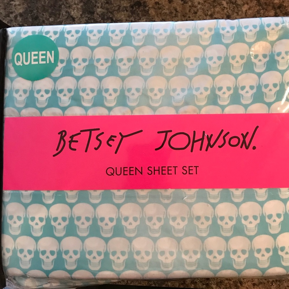 Betsey Johnson Queen Size Sheet set